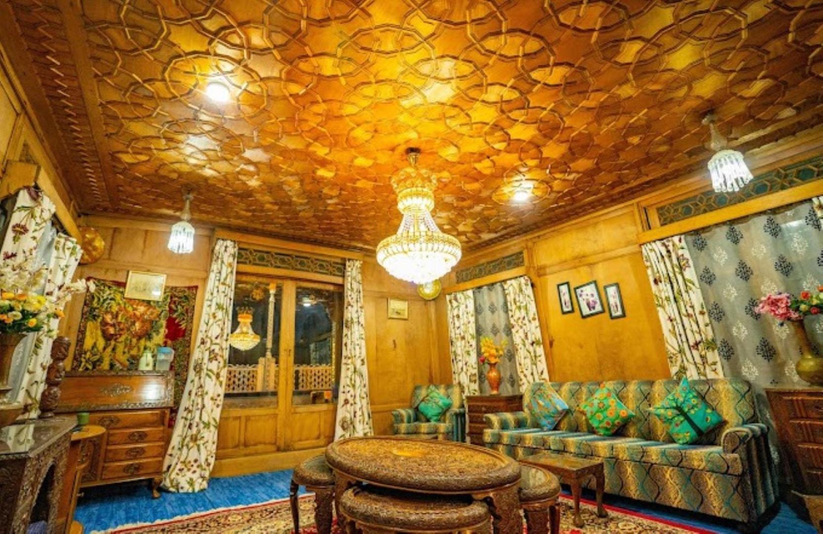 Young Bombay Premium Heritage Houseboat Srinagar  Exterior photo